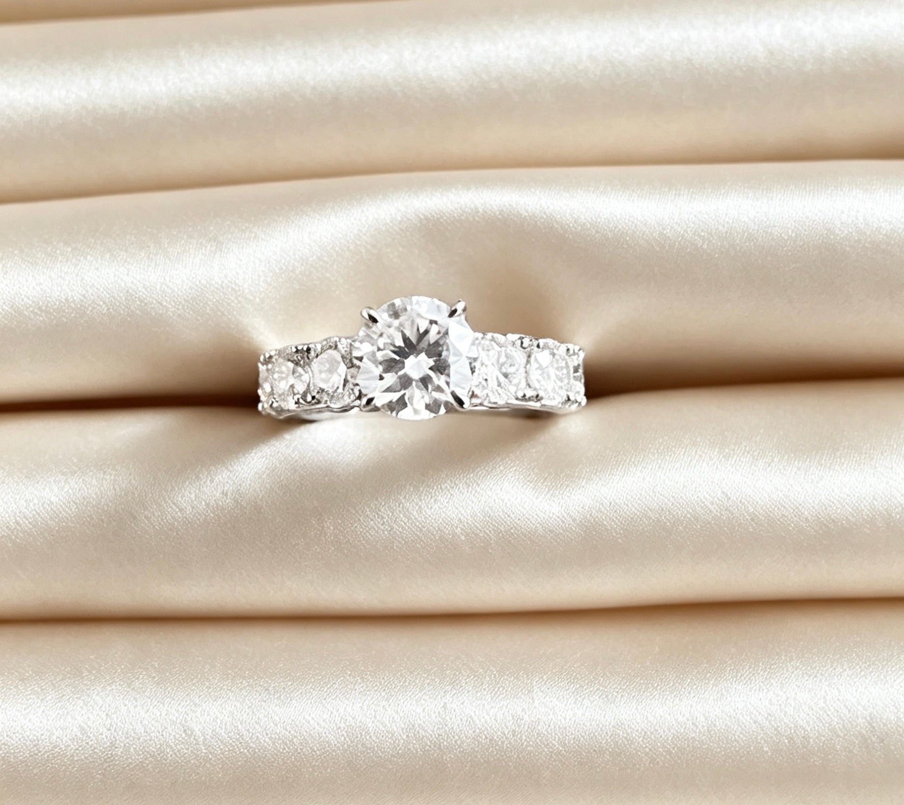 Aurora Royale Ring